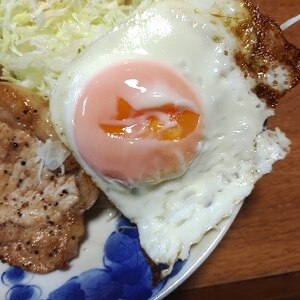 ウインナーの脂で目玉焼き